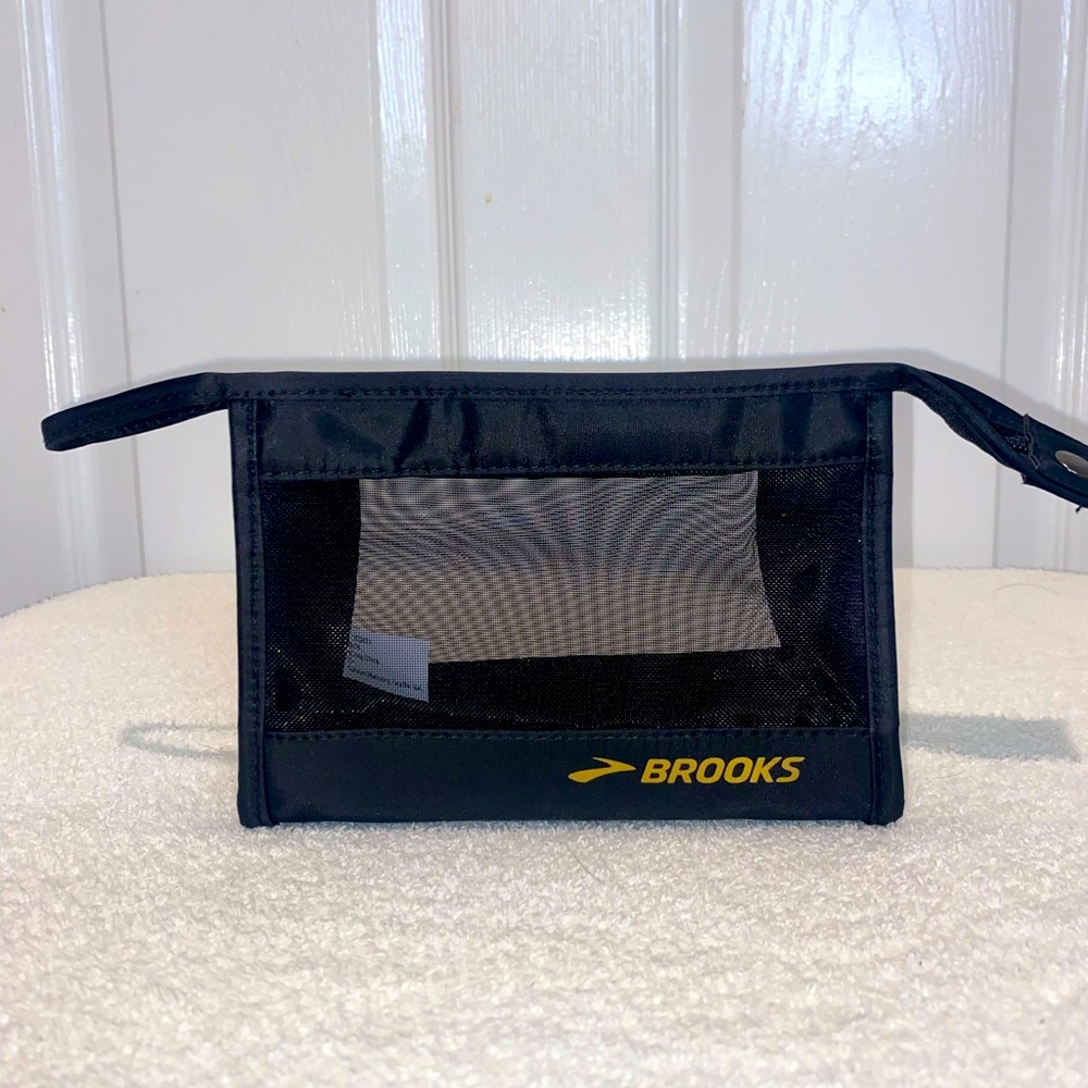 Brooks Accessory Pouch. NWOT